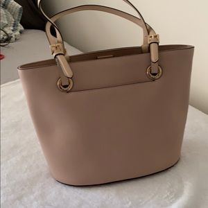 Barely used women’s tote